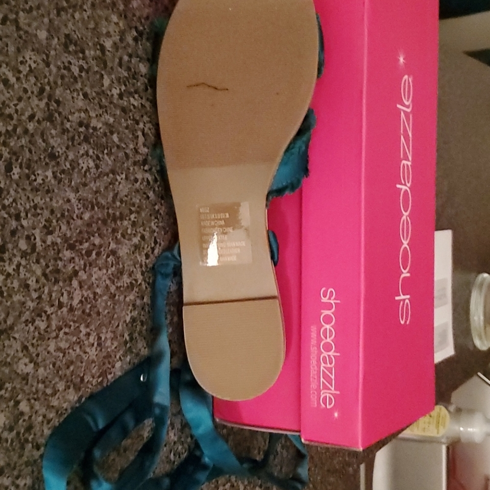 Shoe - Picture 3 of 3